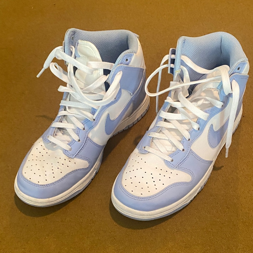 Nike Women's Light Blue and White Sneakers
